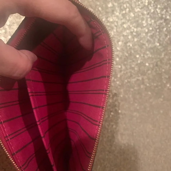 New LV Pochette - Picture 4 of 5